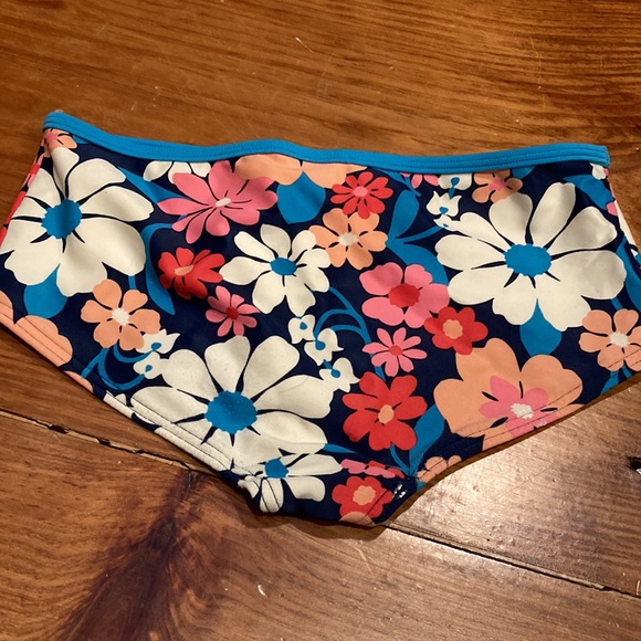 JOHNNIE B (Mini Boden) 11-12 Flower Power Boy Shorts Swim Shorts - Picture 2 of 5